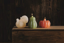 Load image into Gallery viewer, Pumpkin Gather Figural Candle
