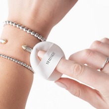 Load image into Gallery viewer, Shinery Illuminating Pom