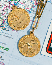 Load image into Gallery viewer, Susan Shaw Gold USA 250 Coin on Large Paperclip Chain Necklace