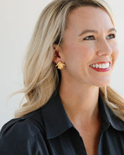 Load image into Gallery viewer, Susan Shaw Handcast Gold Feather Burst Post Earring