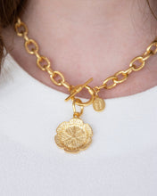 Load image into Gallery viewer, Susan Shaw Cabbageware Toggle Necklace