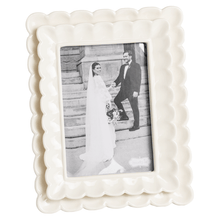 Load image into Gallery viewer, Scalloped Frame