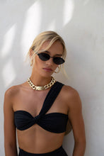 Load image into Gallery viewer, Freyrs Soho Womens Oval Sunglasses: Black
