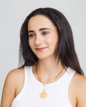 Load image into Gallery viewer, Susan Shaw Gold USA 250 Coin on Large Paperclip Chain Necklace
