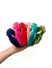 Load image into Gallery viewer, Bow Velvet Headband : Red
