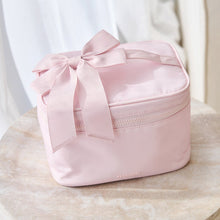 Load image into Gallery viewer, Case Mate Train Case - Ballet Pink Bow
