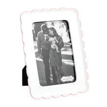 Load image into Gallery viewer, Scalloped Resin Frame
