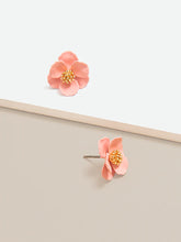 Load image into Gallery viewer, Amelia Mini Flower Stud Earring
